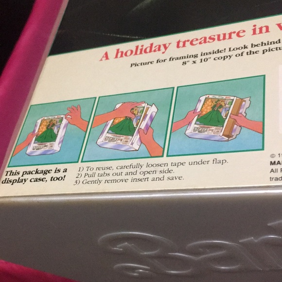 Happy Holidays Barbie: 1991 - Picture 12 of 13